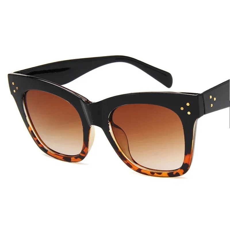 Square Retro Sunglasses Women  - Vintage Fashion Enthusiasts 评论和价格